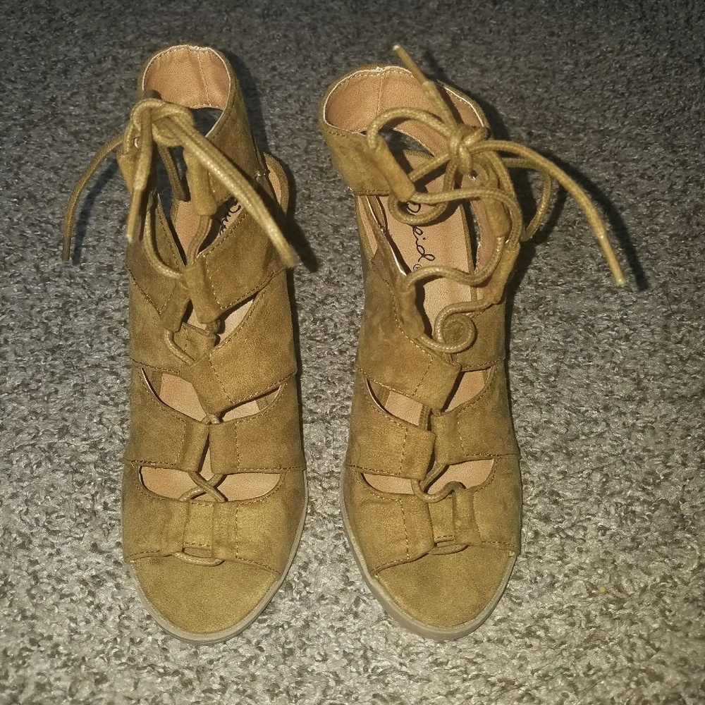 Brown chunky heel sandal